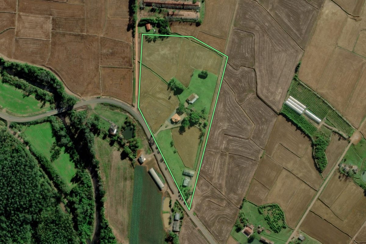 Imagem de satélite do imóvel rural em Timbé do Sul (SC), com o contorno declarado no CAR desenhado por cima.