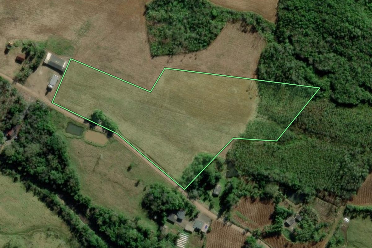 Imagem de satélite do imóvel rural em Timbé do Sul (SC), com o contorno declarado no CAR desenhado por cima.