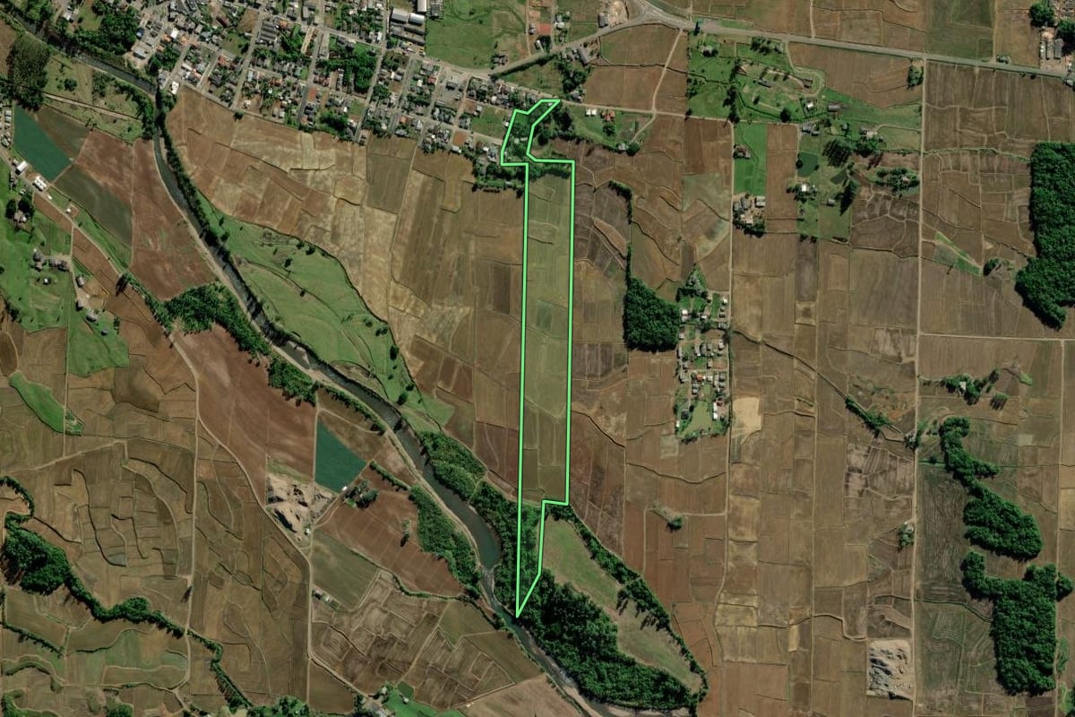 Imagem de satélite do imóvel rural em Timbé do Sul (SC), com o contorno declarado no CAR desenhado por cima.