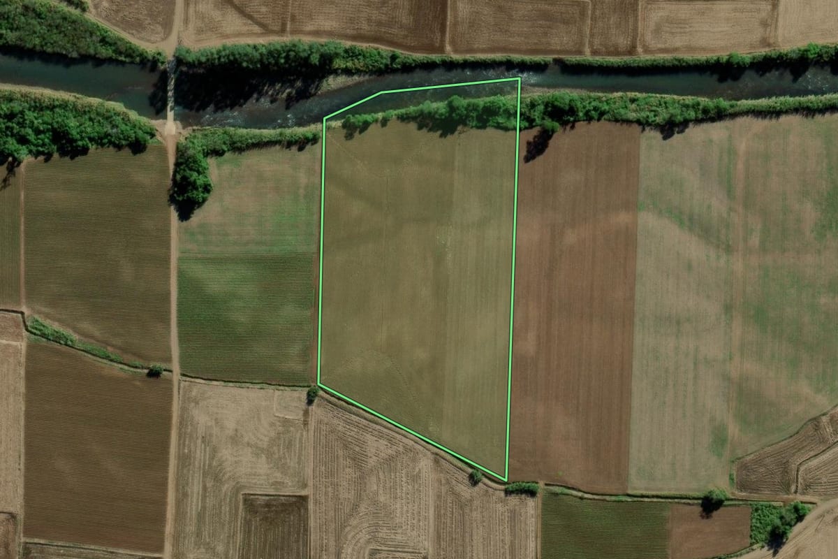 Imagem de satélite do imóvel rural em Timbé do Sul (SC), com o contorno declarado no CAR desenhado por cima.