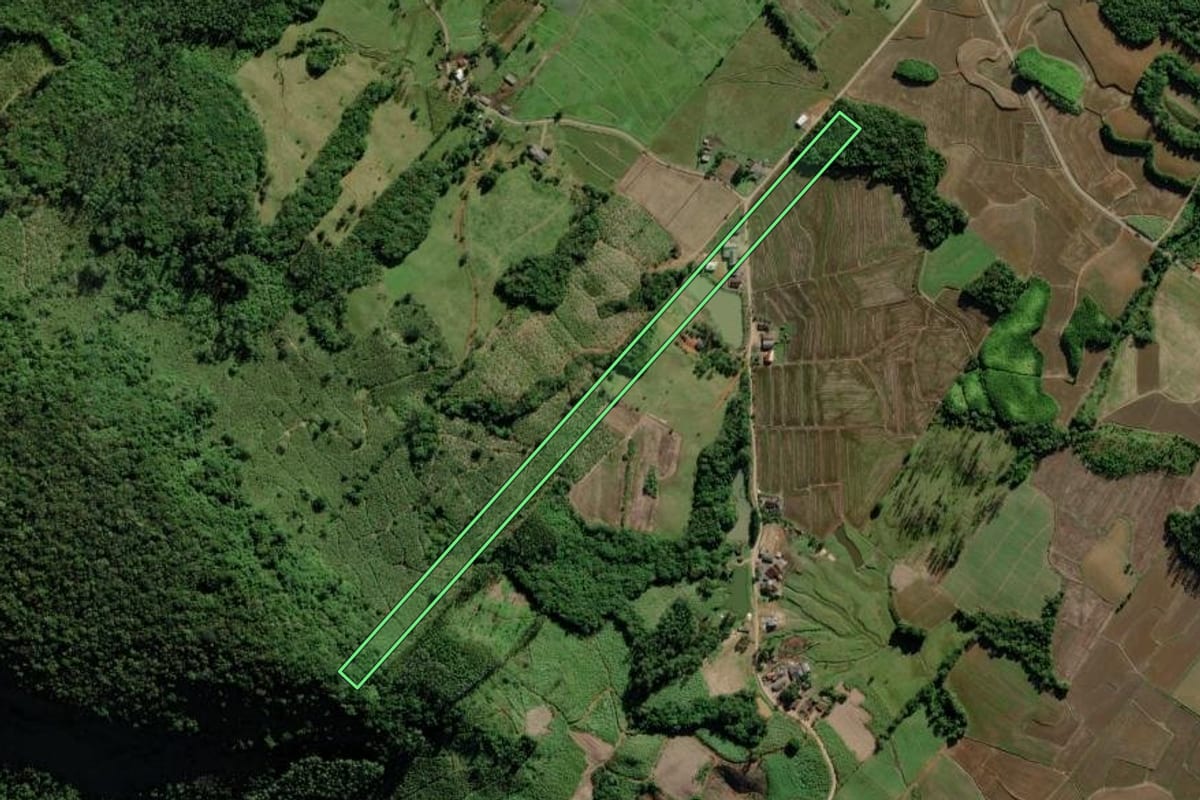 Imagem de satélite do imóvel rural em Timbé do Sul (SC), com o contorno declarado no CAR desenhado por cima.