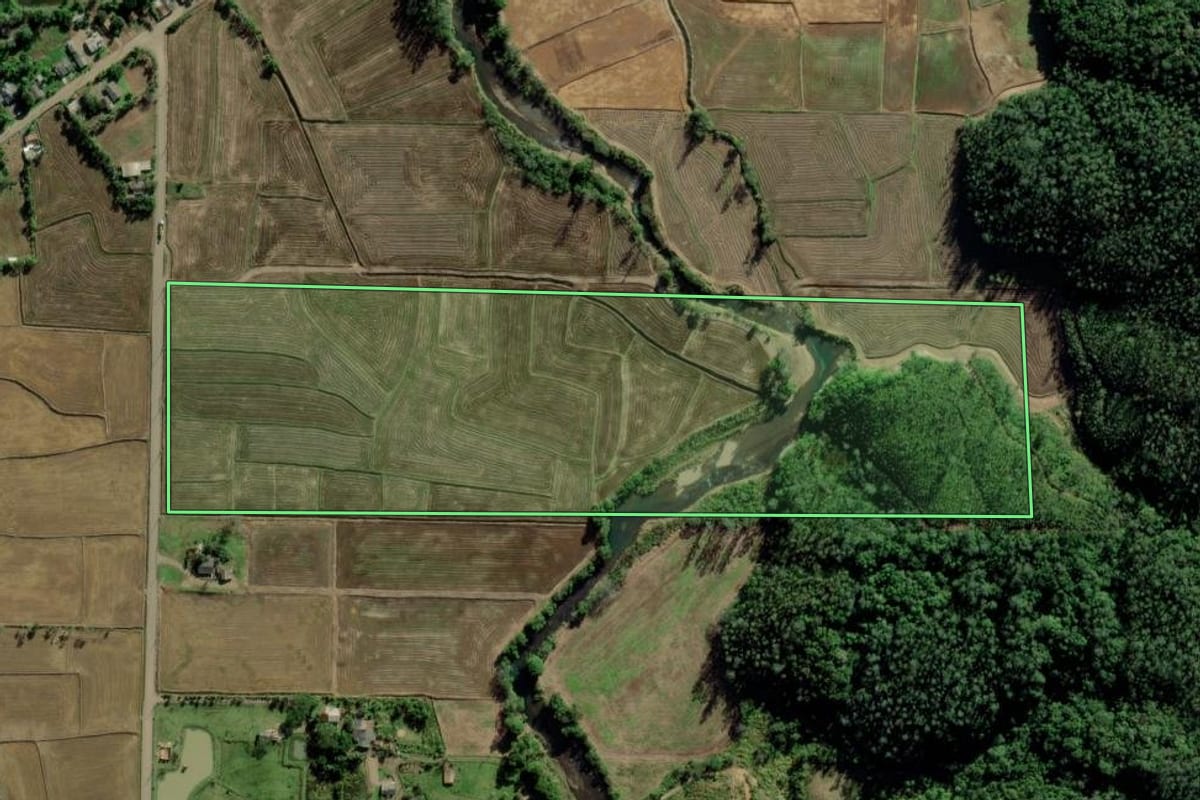 Imagem de satélite do imóvel rural em Timbé do Sul (SC), com o contorno declarado no CAR desenhado por cima.