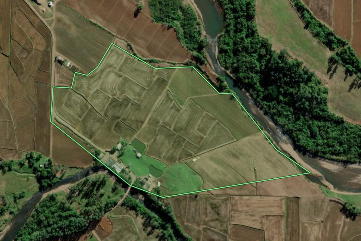 Imagem de satélite do imóvel rural em Timbé do Sul (SC), com o contorno declarado no CAR desenhado por cima.