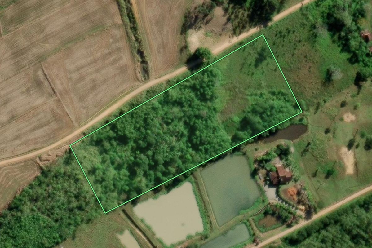 Imagem de satélite do imóvel rural em Timbó (SC), com o contorno declarado no CAR desenhado por cima.