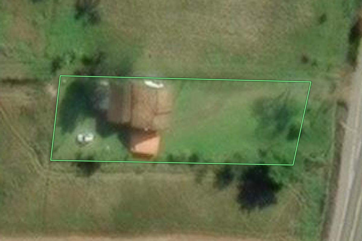 Imagem de satélite do imóvel rural em Timbó (SC), com o contorno declarado no CAR desenhado por cima.