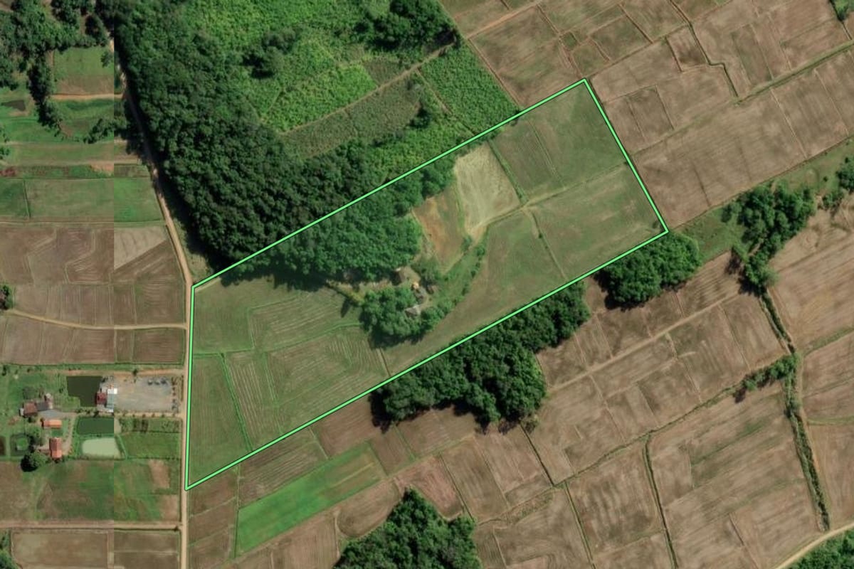 Imagem de satélite do imóvel rural em Timbó (SC), com o contorno declarado no CAR desenhado por cima.