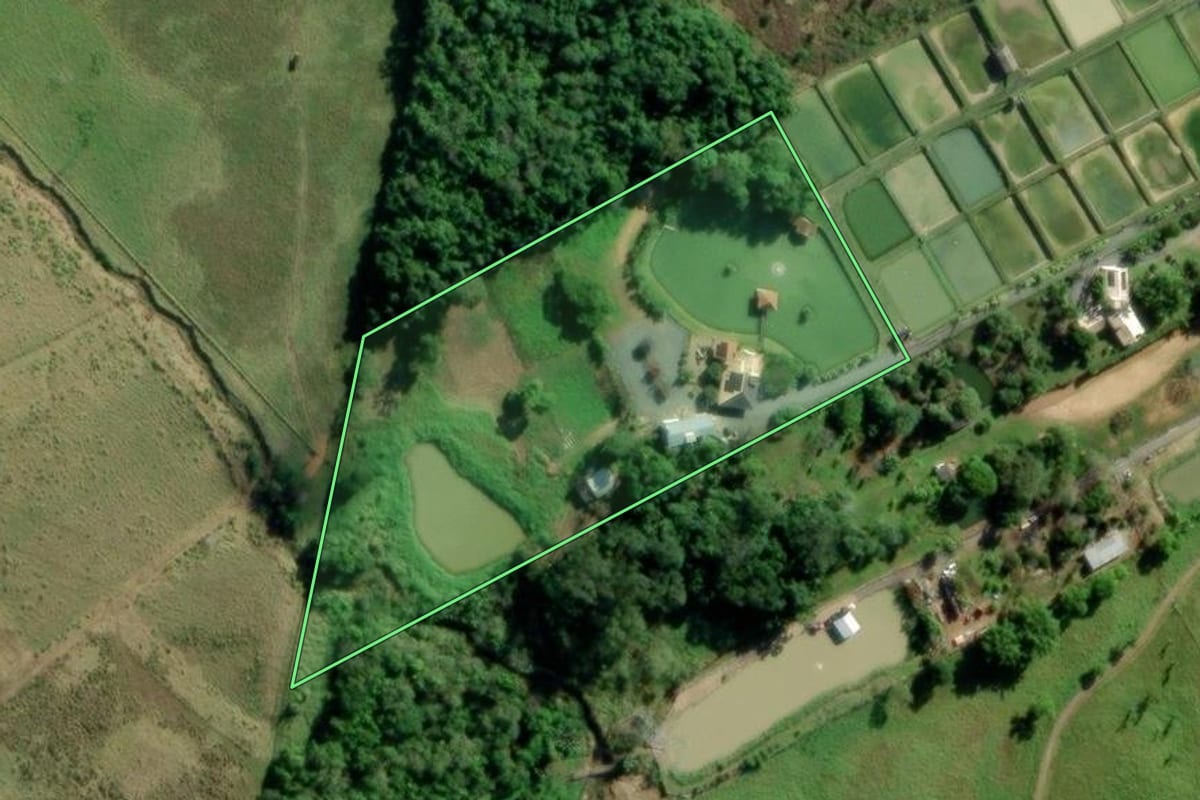 Imagem de satélite do imóvel rural em Timbó (SC), com o contorno declarado no CAR desenhado por cima.
