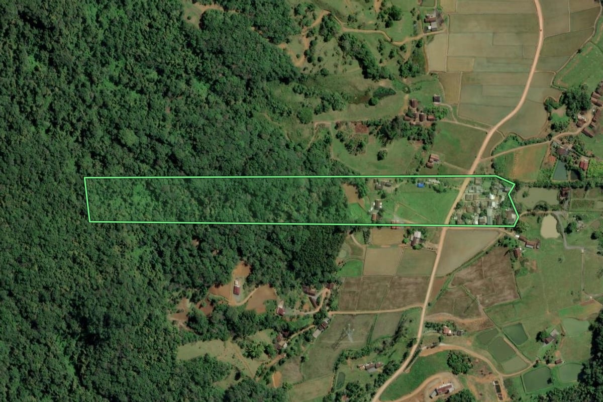 Imagem de satélite do imóvel rural em Timbó (SC), com o contorno declarado no CAR desenhado por cima.