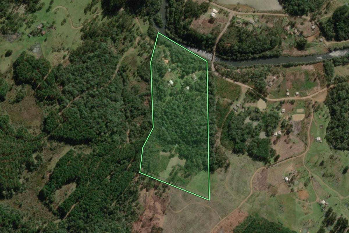 Imagem de satélite do imóvel rural em Timbó Grande (SC), com o contorno declarado no CAR desenhado por cima.