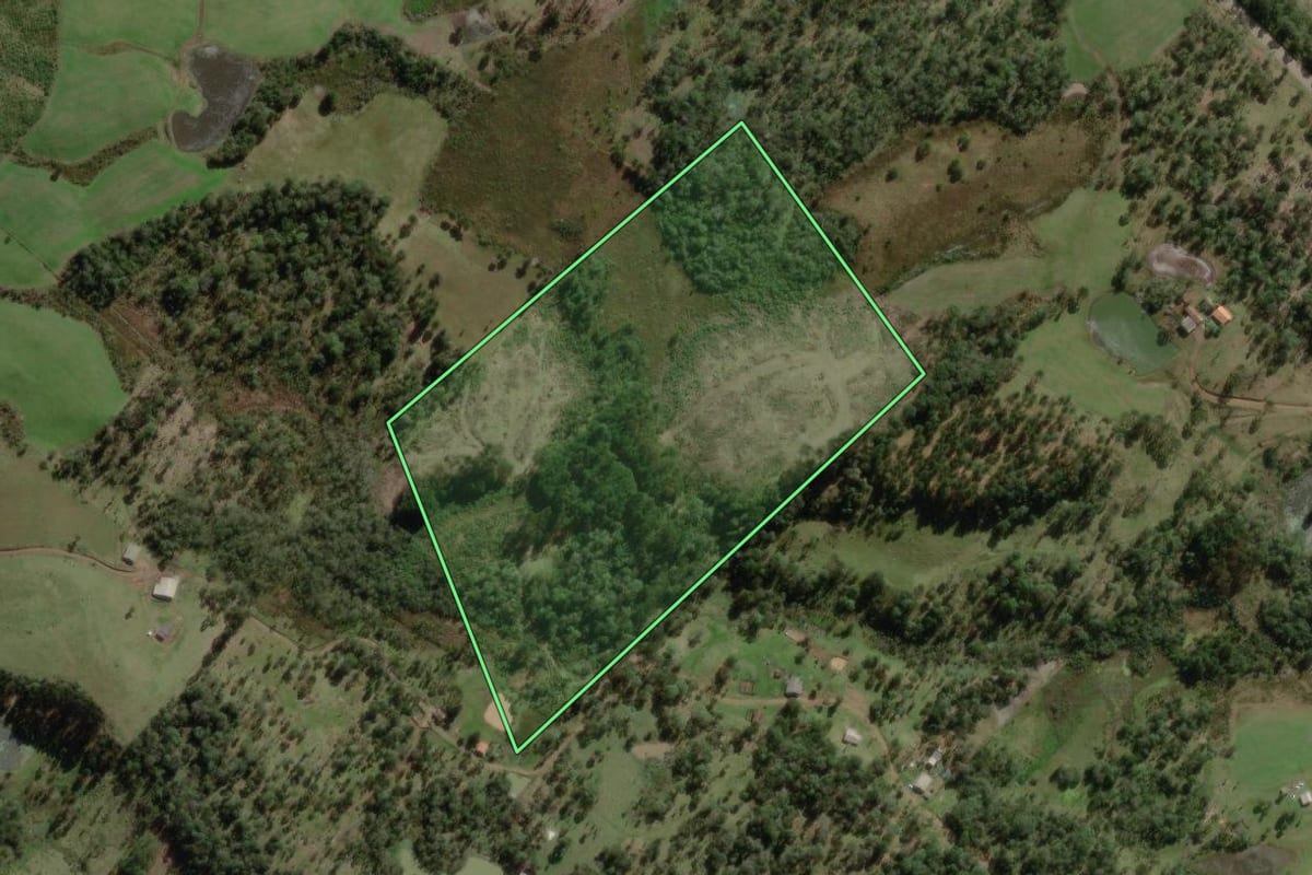 Imagem de satélite do imóvel rural em Timbó Grande (SC), com o contorno declarado no CAR desenhado por cima.