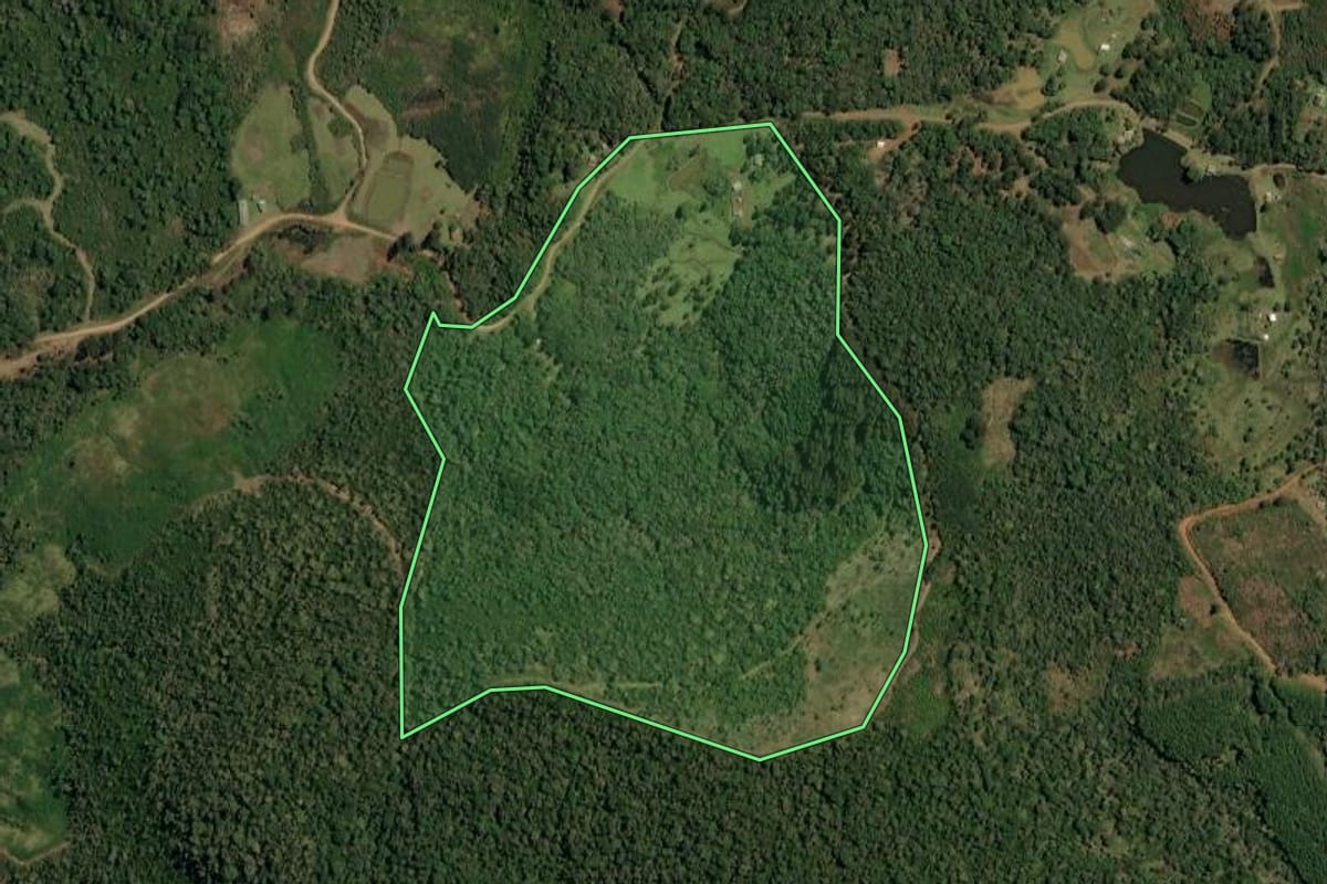 Imagem de satélite do imóvel rural em Timbó Grande (SC), com o contorno declarado no CAR desenhado por cima.