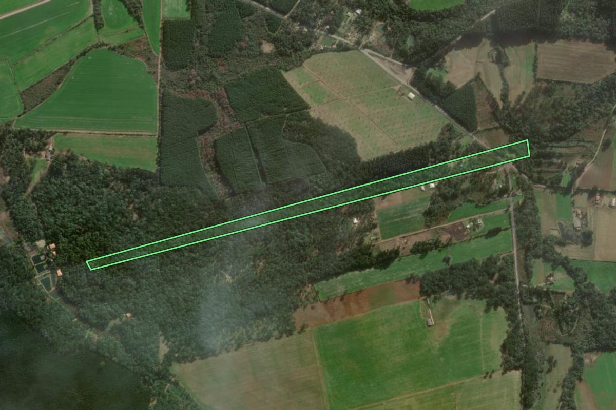 Imagem de satélite do imóvel rural em Três Barras (SC), com o contorno declarado no CAR desenhado por cima.