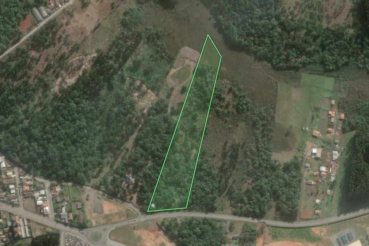 Imagem de satélite do imóvel rural em Três Barras (SC), com o contorno declarado no CAR desenhado por cima.