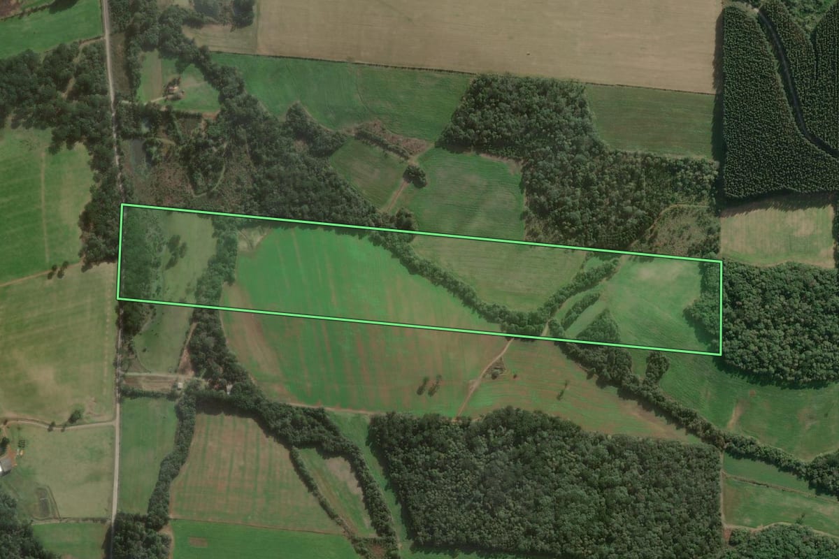 Imagem de satélite do imóvel rural em Três Barras (SC), com o contorno declarado no CAR desenhado por cima.