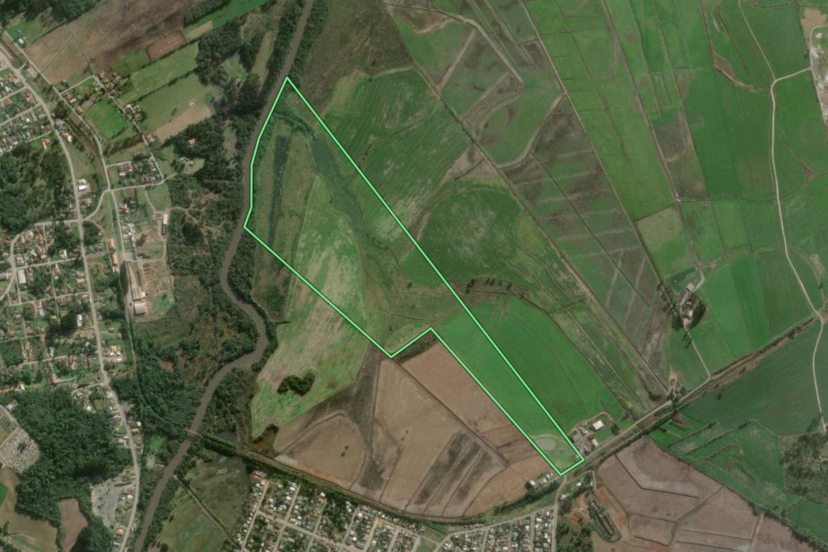 Imagem de satélite do imóvel rural em Três Barras (SC), com o contorno declarado no CAR desenhado por cima.