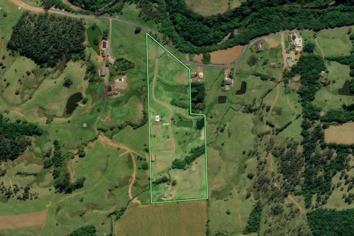 Imagem de satélite do imóvel rural em Treviso (SC), com o contorno declarado no CAR desenhado por cima.