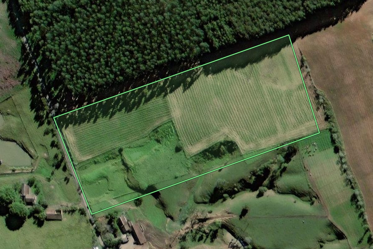 Imagem de satélite do imóvel rural em Trombudo Central (SC), com o contorno declarado no CAR desenhado por cima.