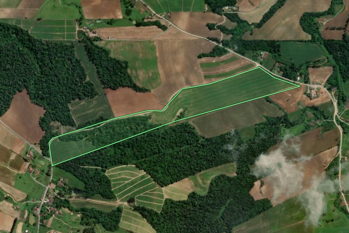 Imagem de satélite do imóvel rural em Trombudo Central (SC), com o contorno declarado no CAR desenhado por cima.