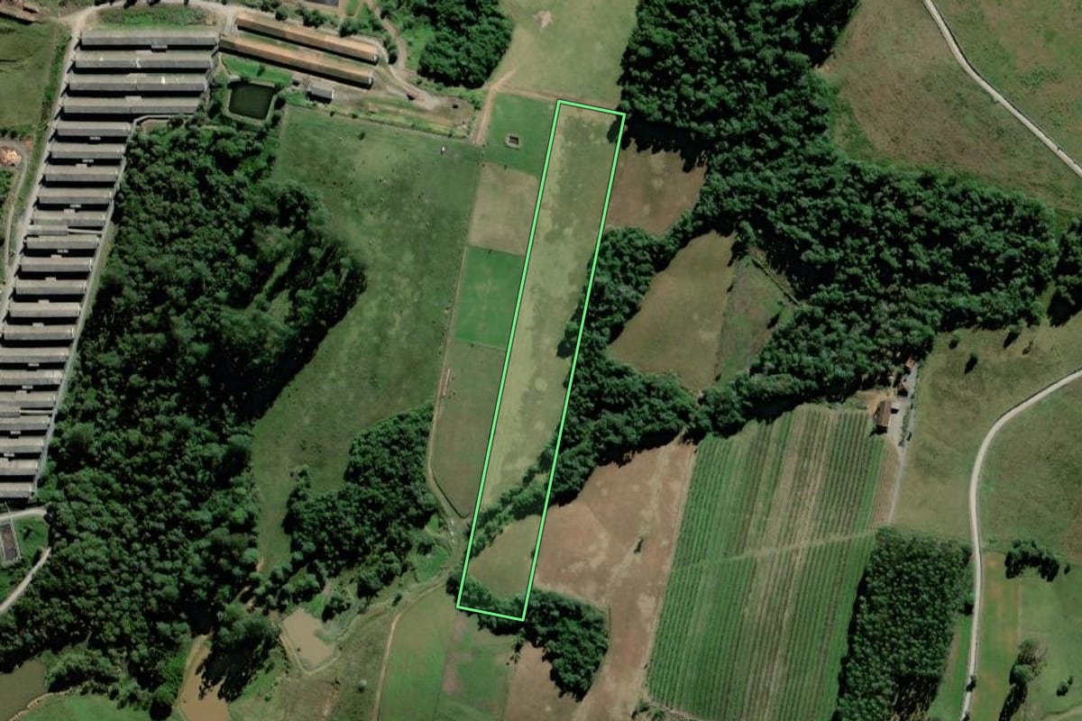 Imagem de satélite do imóvel rural em Trombudo Central (SC), com o contorno declarado no CAR desenhado por cima.