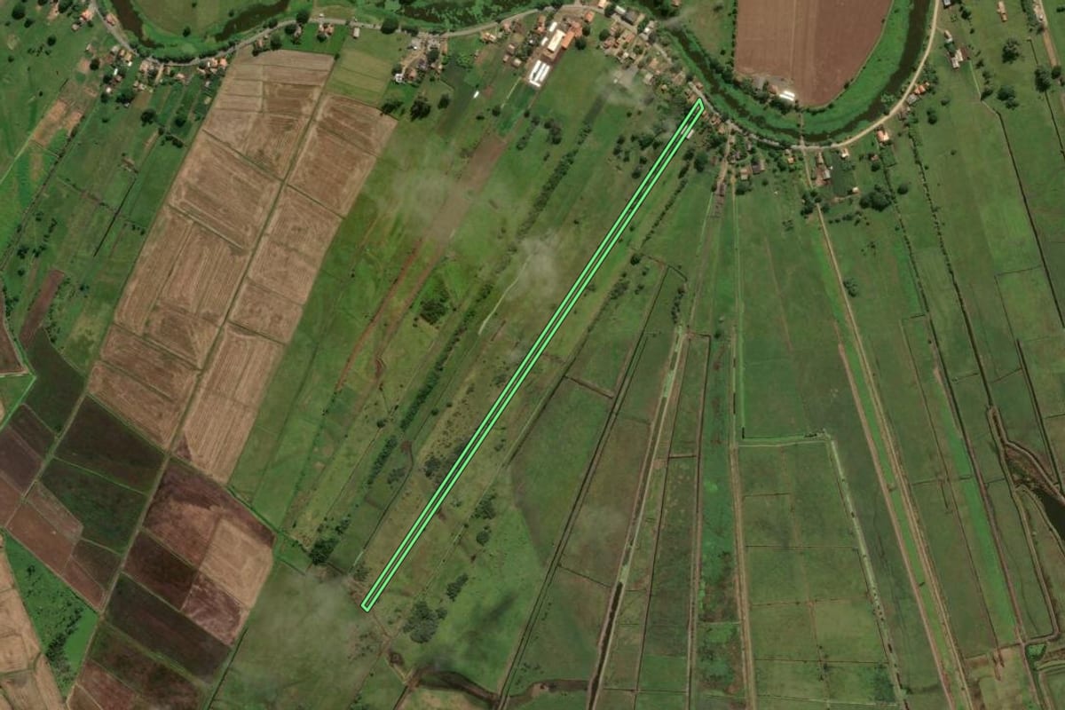 Imagem de satélite do imóvel rural em Tubarão (SC), com o contorno declarado no CAR desenhado por cima.