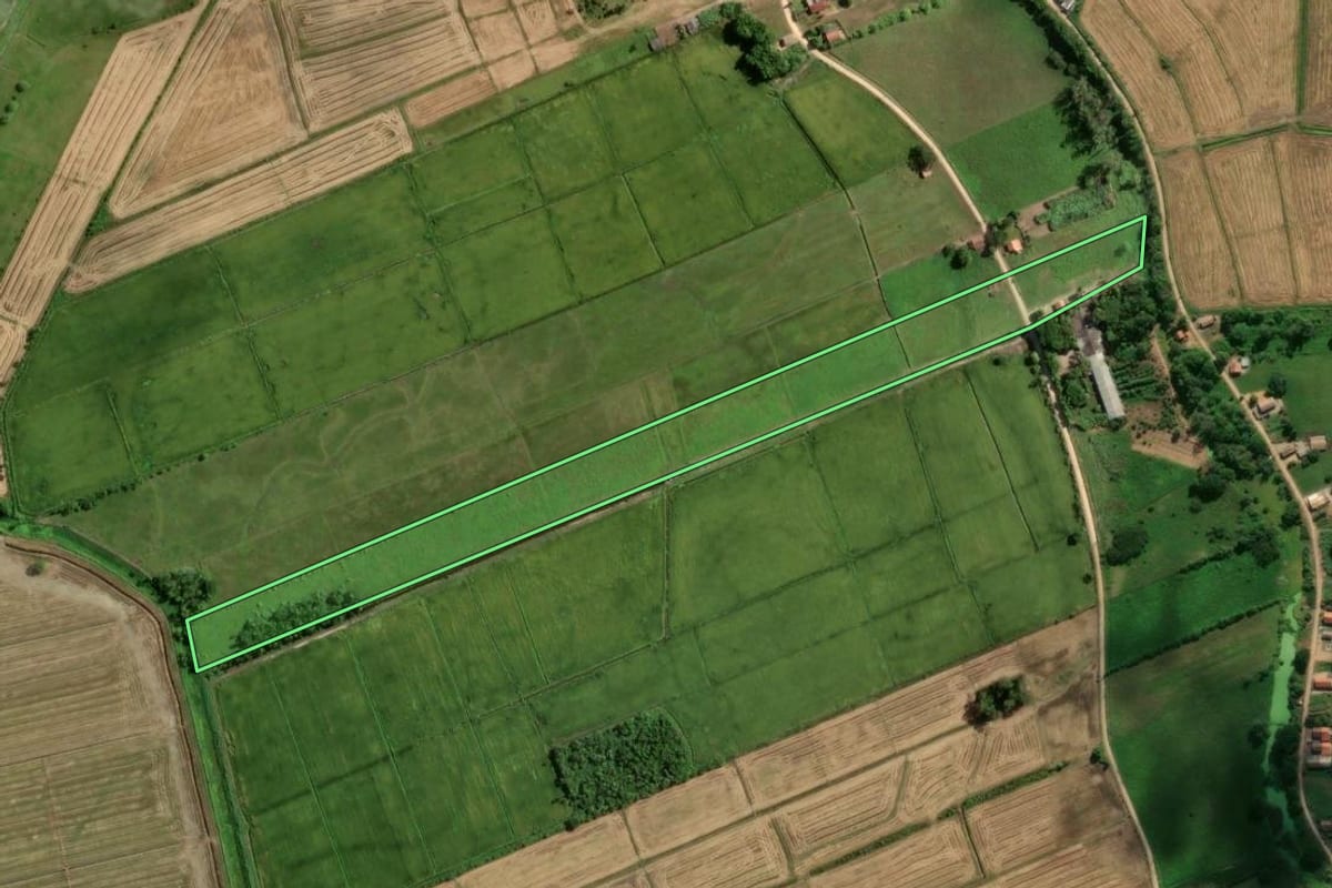 Imagem de satélite do imóvel rural em Tubarão (SC), com o contorno declarado no CAR desenhado por cima.