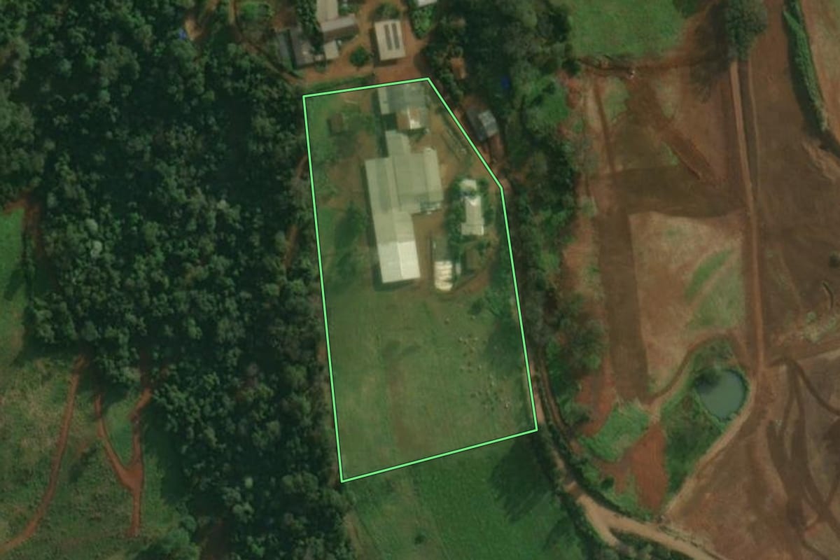 Imagem de satélite do imóvel rural em Tunápolis (SC), com o contorno declarado no CAR desenhado por cima.
