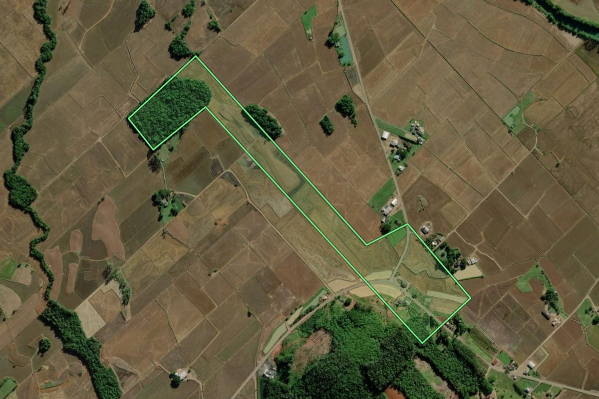 Imagem de satélite do imóvel rural em Turvo (SC), com o contorno declarado no CAR desenhado por cima.