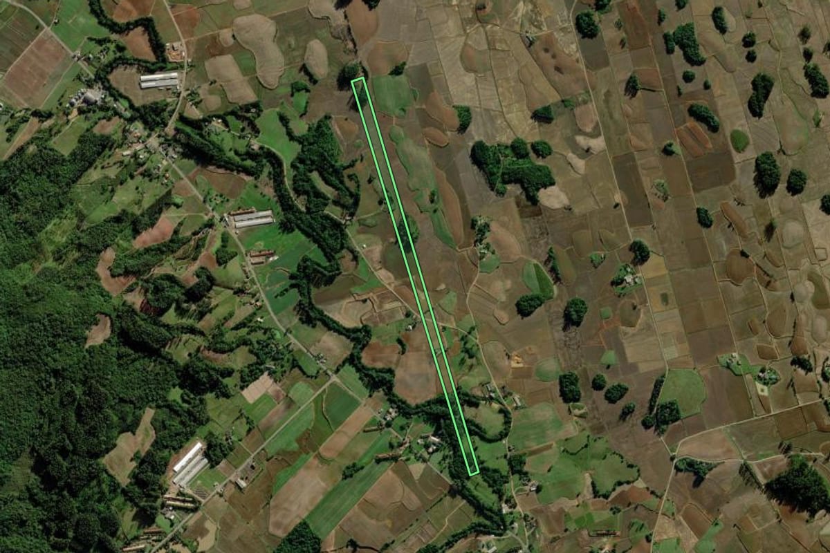 Imagem de satélite do imóvel rural em Turvo (SC), com o contorno declarado no CAR desenhado por cima.