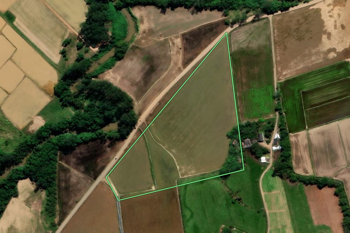 Imagem de satélite do imóvel rural em Turvo (SC), com o contorno declarado no CAR desenhado por cima.