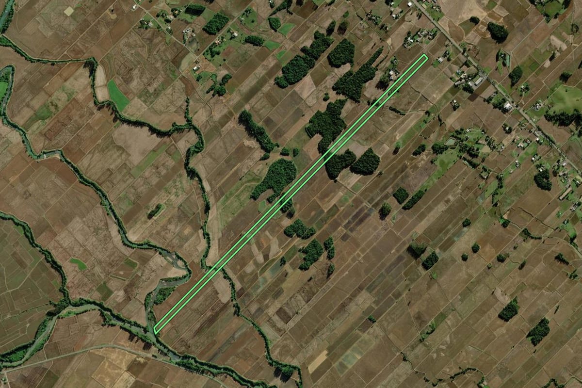 Imagem de satélite do imóvel rural em Turvo (SC), com o contorno declarado no CAR desenhado por cima.