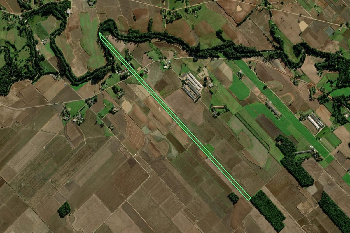 Imagem de satélite do imóvel rural em Turvo (SC), com o contorno declarado no CAR desenhado por cima.