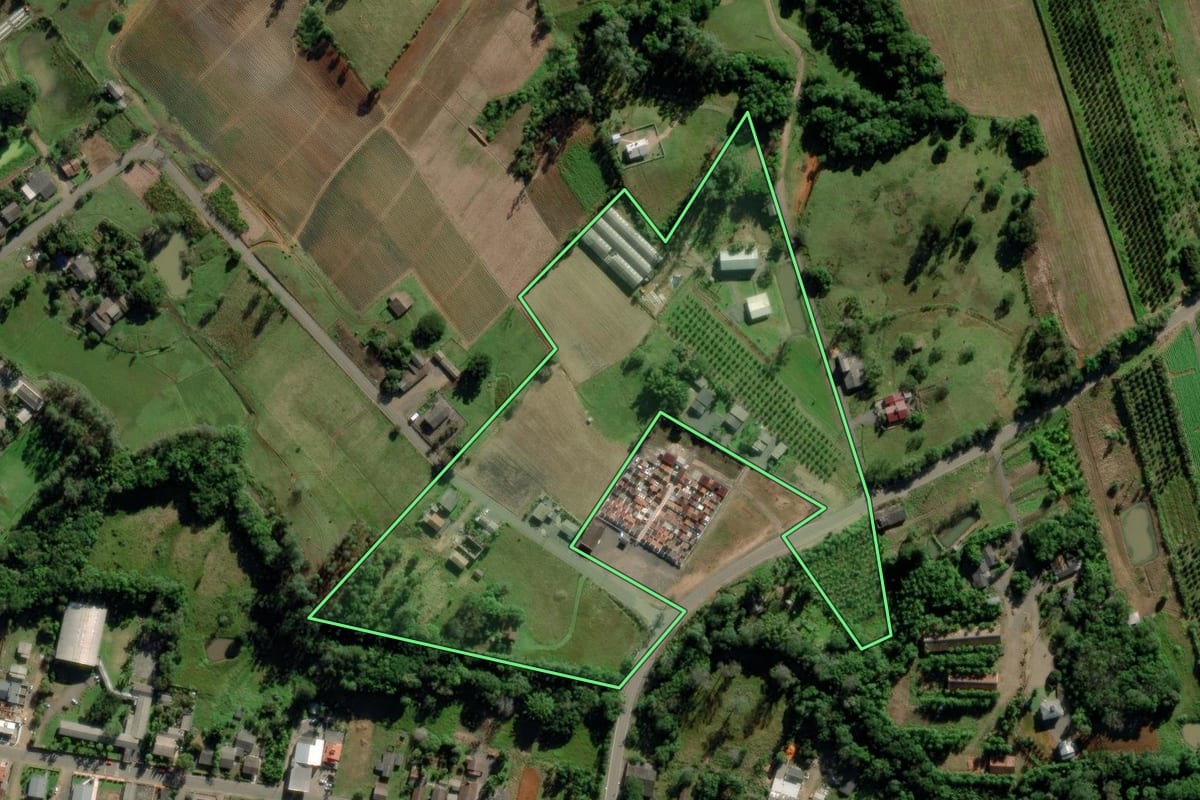 Imagem de satélite do imóvel rural em Turvo (SC), com o contorno declarado no CAR desenhado por cima.