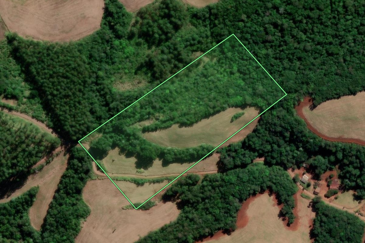 Imagem de satélite do imóvel rural em União do Oeste (SC), com o contorno declarado no CAR desenhado por cima.
