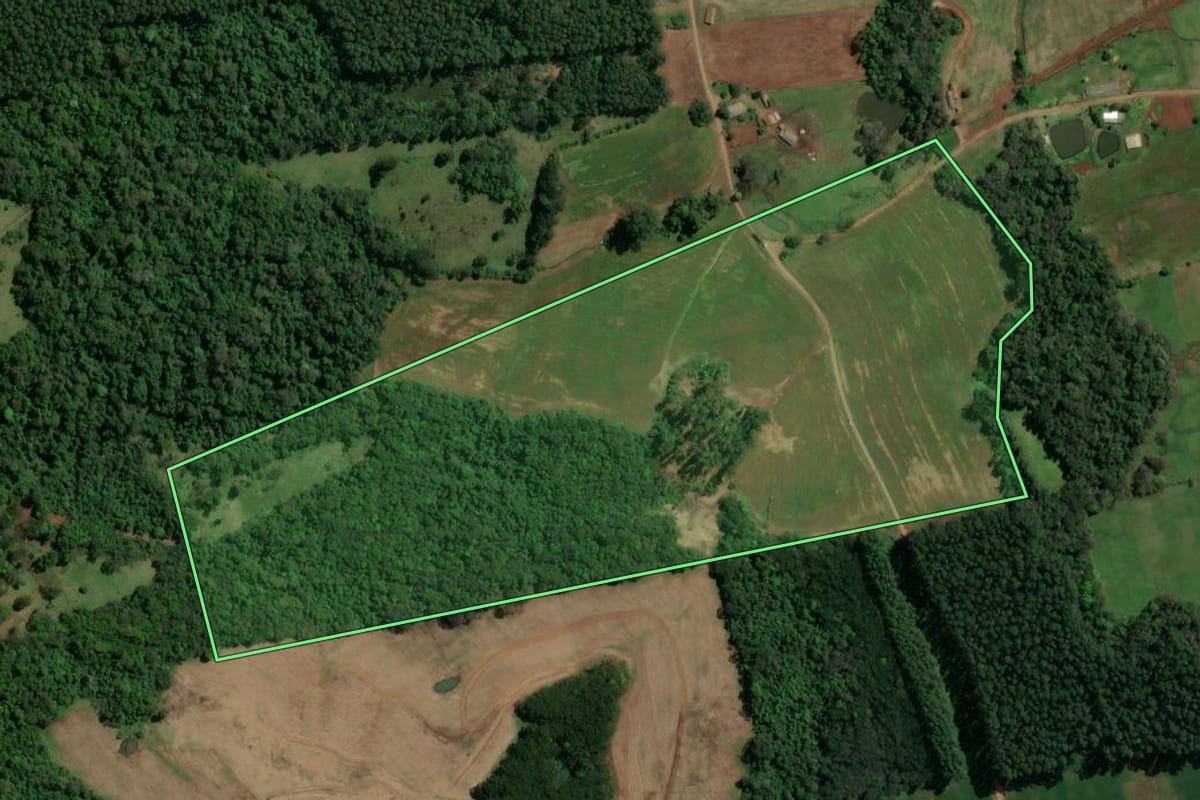 Imagem de satélite do imóvel rural em União do Oeste (SC), com o contorno declarado no CAR desenhado por cima.