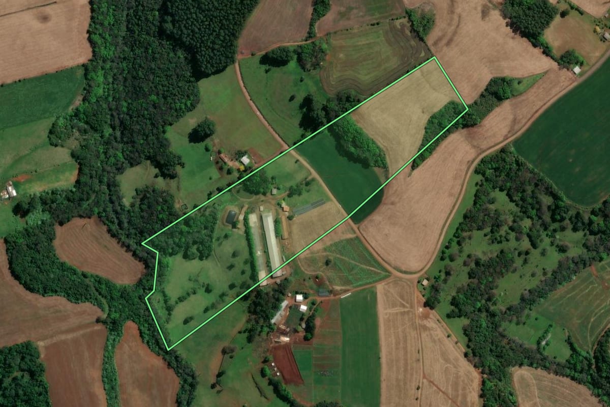 Imagem de satélite do imóvel rural em União do Oeste (SC), com o contorno declarado no CAR desenhado por cima.