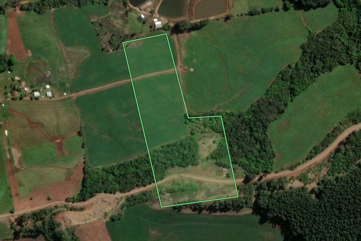 Imagem de satélite do imóvel rural em União do Oeste (SC), com o contorno declarado no CAR desenhado por cima.