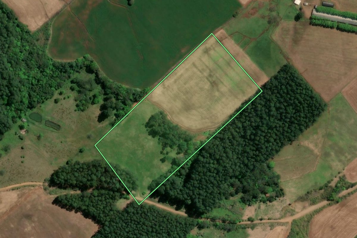 Imagem de satélite do imóvel rural em União do Oeste (SC), com o contorno declarado no CAR desenhado por cima.