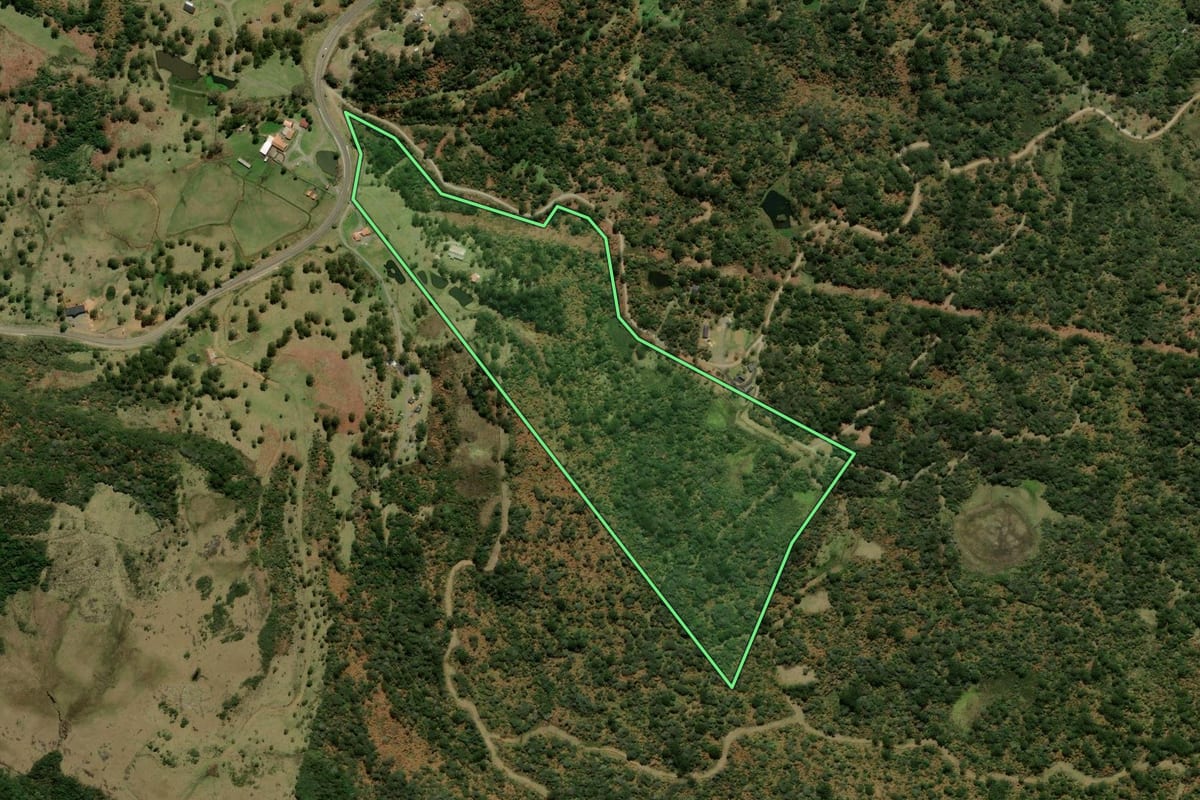Imagem de satélite do imóvel rural em Urubici (SC), com o contorno declarado no CAR desenhado por cima.