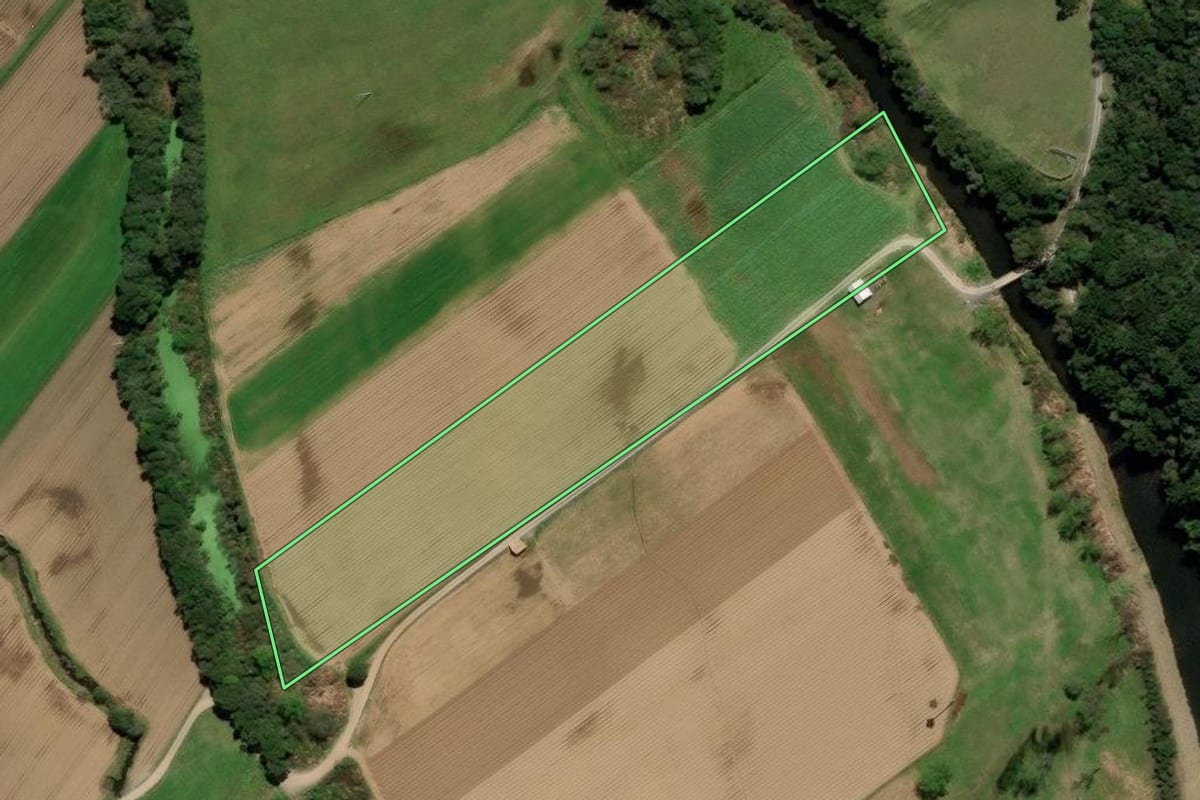 Imagem de satélite do imóvel rural em Urubici (SC), com o contorno declarado no CAR desenhado por cima.