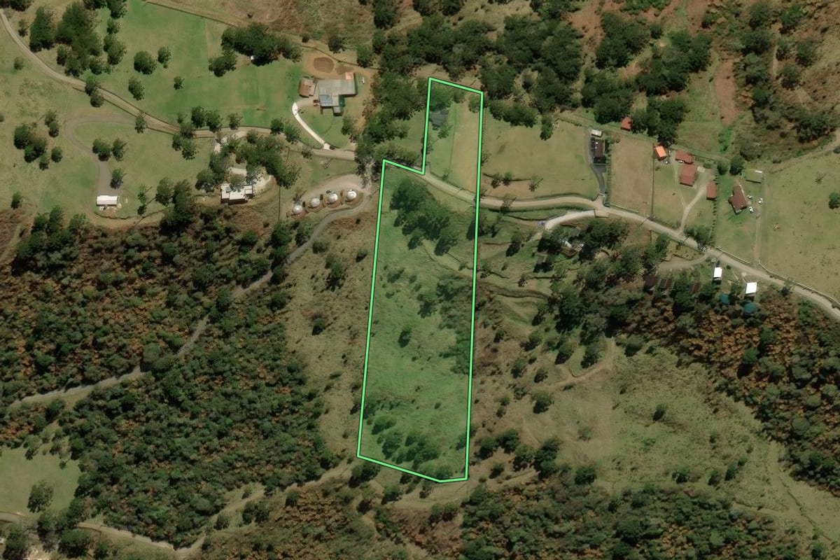 Imagem de satélite do imóvel rural em Urubici (SC), com o contorno declarado no CAR desenhado por cima.