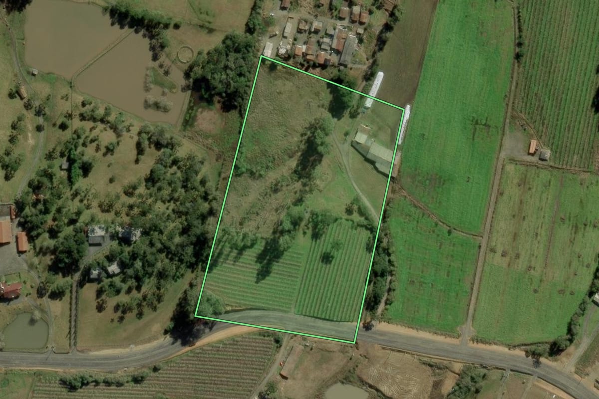 Imagem de satélite do imóvel rural em Urubici (SC), com o contorno declarado no CAR desenhado por cima.