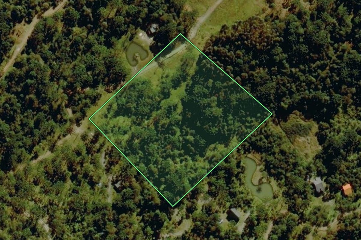 Imagem de satélite do imóvel rural em Urubici (SC), com o contorno declarado no CAR desenhado por cima.