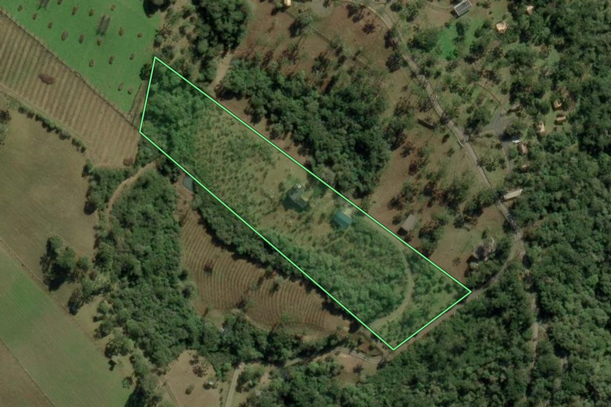 Imagem de satélite do imóvel rural em Urubici (SC), com o contorno declarado no CAR desenhado por cima.
