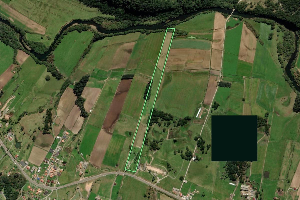 Imagem de satélite do imóvel rural em Urubici (SC), com o contorno declarado no CAR desenhado por cima.