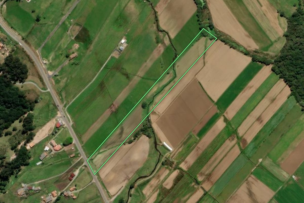 Imagem de satélite do imóvel rural em Urubici (SC), com o contorno declarado no CAR desenhado por cima.