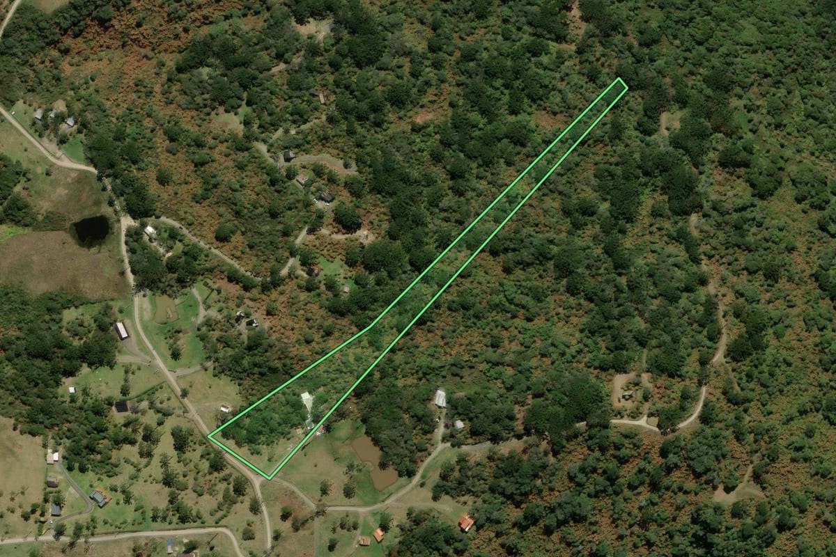 Imagem de satélite do imóvel rural em Urubici (SC), com o contorno declarado no CAR desenhado por cima.