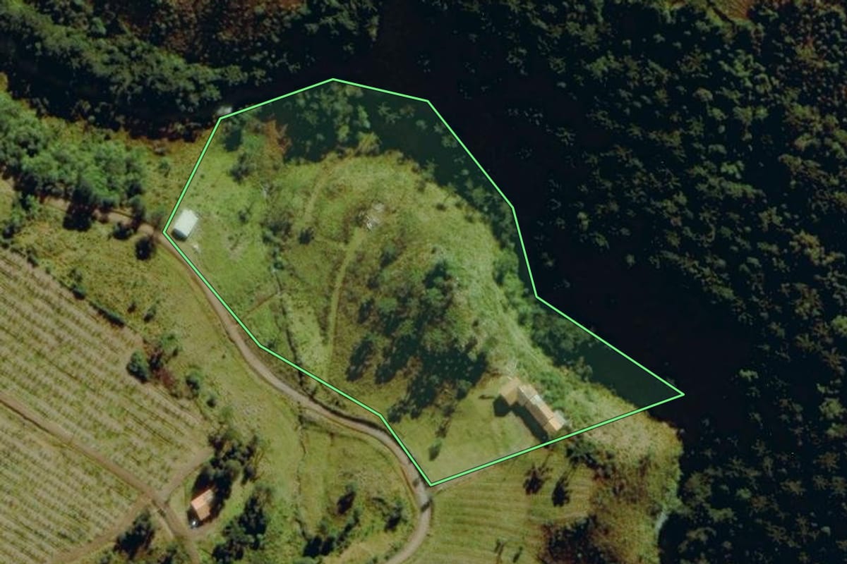 Imagem de satélite do imóvel rural em Urubici (SC), com o contorno declarado no CAR desenhado por cima.