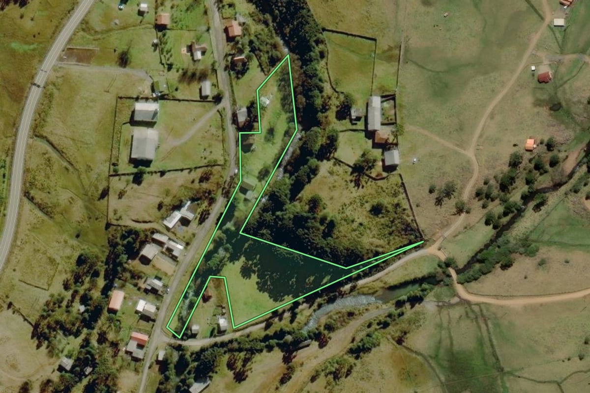 Imagem de satélite do imóvel rural em Urubici (SC), com o contorno declarado no CAR desenhado por cima.