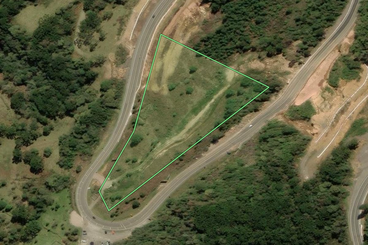 Imagem de satélite do imóvel rural em Urubici (SC), com o contorno declarado no CAR desenhado por cima.