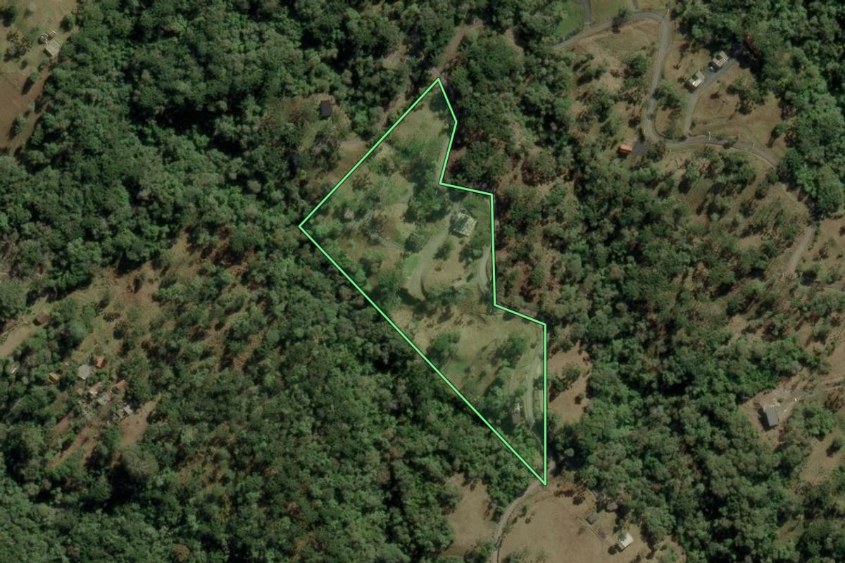 Imagem de satélite do imóvel rural em Urubici (SC), com o contorno declarado no CAR desenhado por cima.